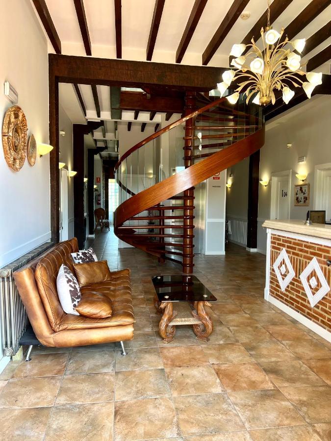 Hotel Villa Maria Revilla De Camargo Buitenkant foto