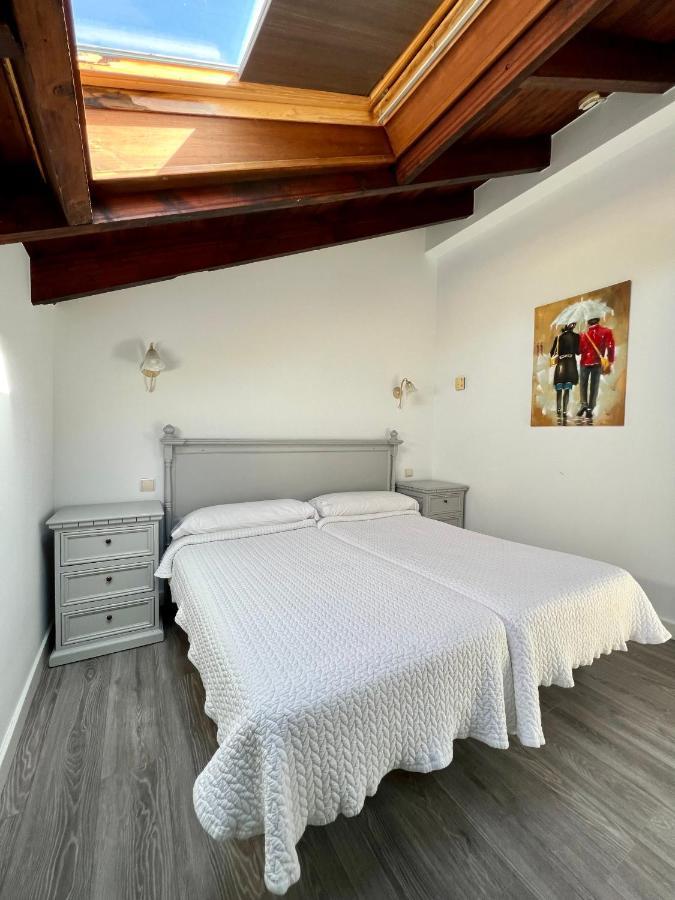Hotel Villa Maria Revilla De Camargo Buitenkant foto