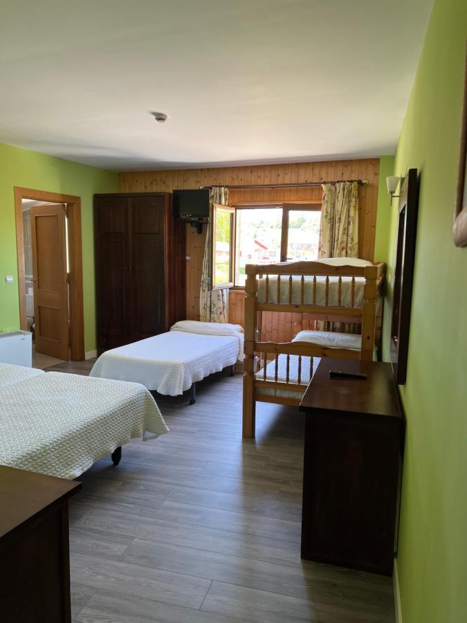 Hotel Villa Maria Revilla De Camargo Buitenkant foto
