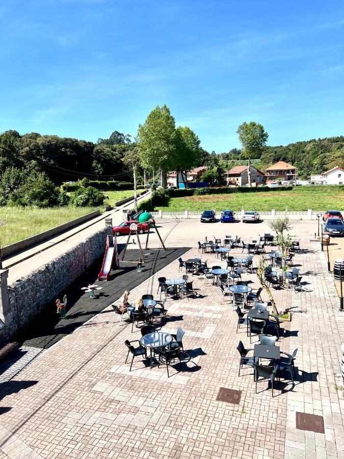 Hotel Villa Maria Revilla De Camargo Buitenkant foto