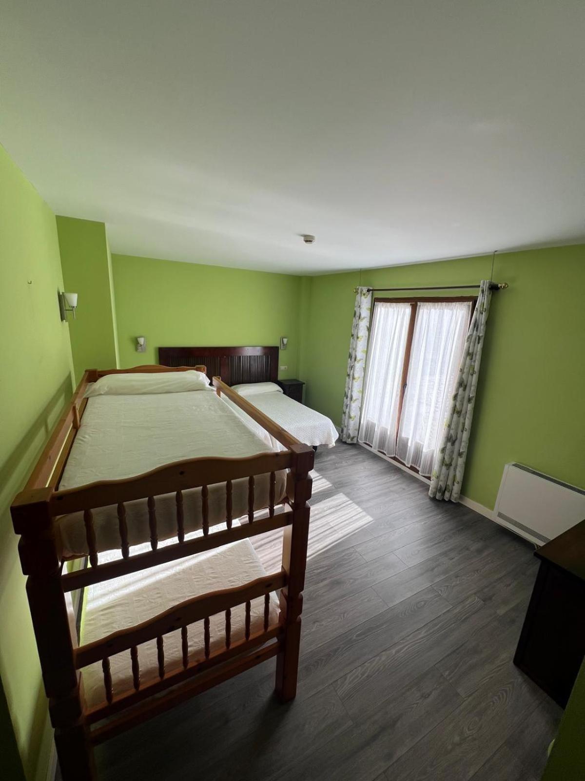 Hotel Villa Maria Revilla De Camargo Buitenkant foto