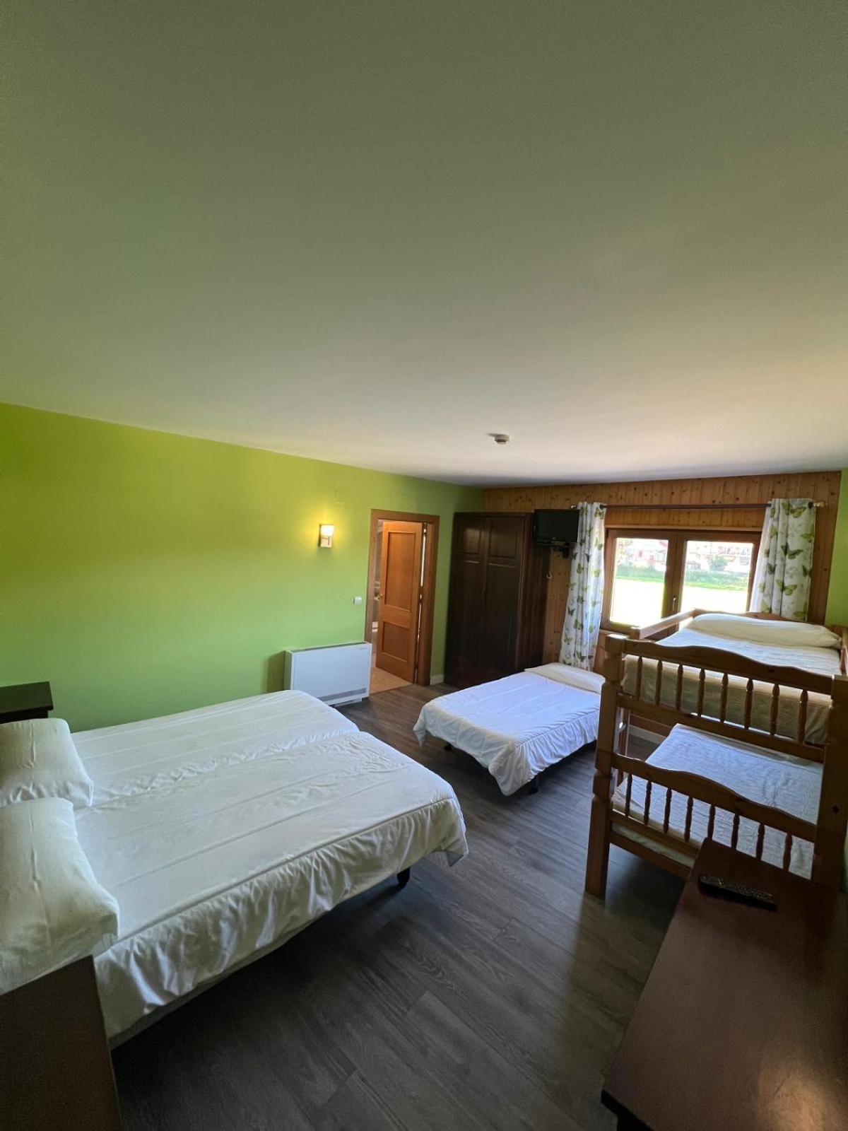 Hotel Villa Maria Revilla De Camargo Buitenkant foto