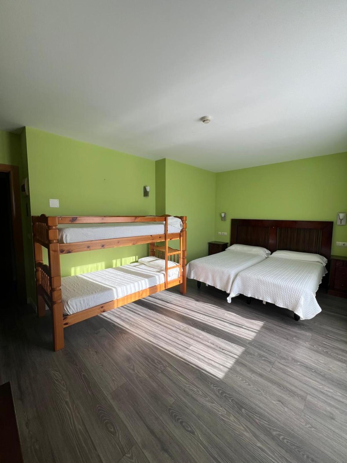 Hotel Villa Maria Revilla De Camargo Buitenkant foto