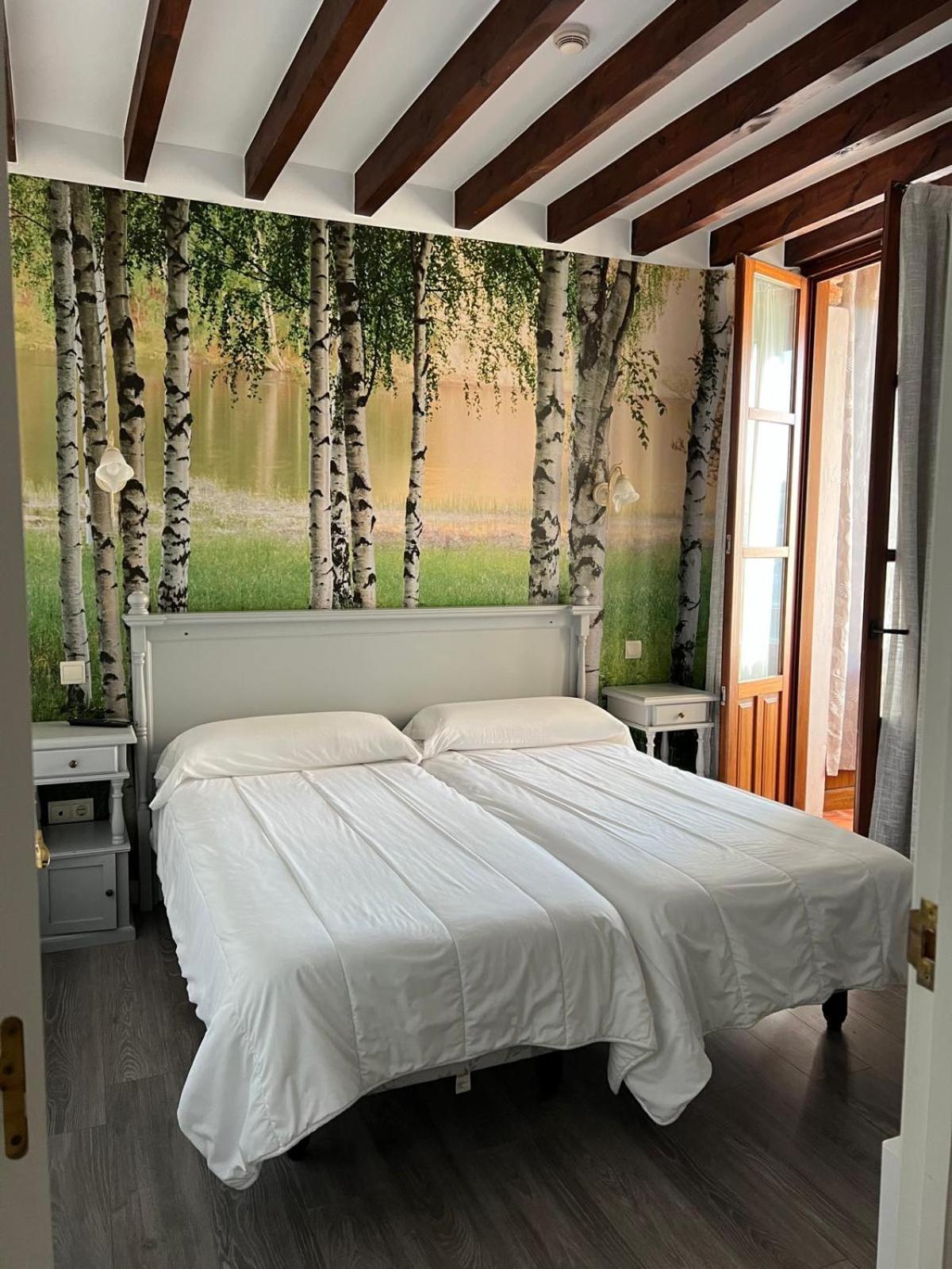 Hotel Villa Maria Revilla De Camargo Buitenkant foto