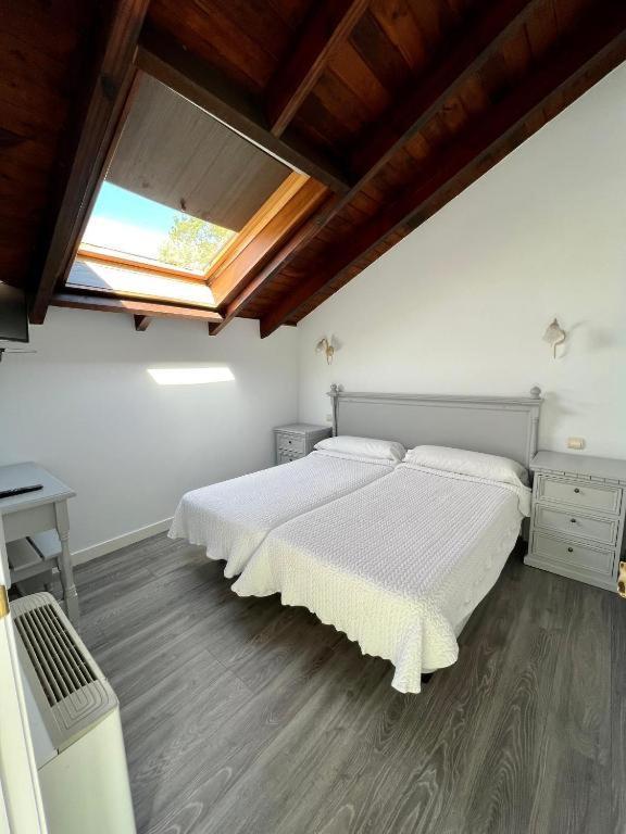 Hotel Villa Maria Revilla De Camargo Buitenkant foto