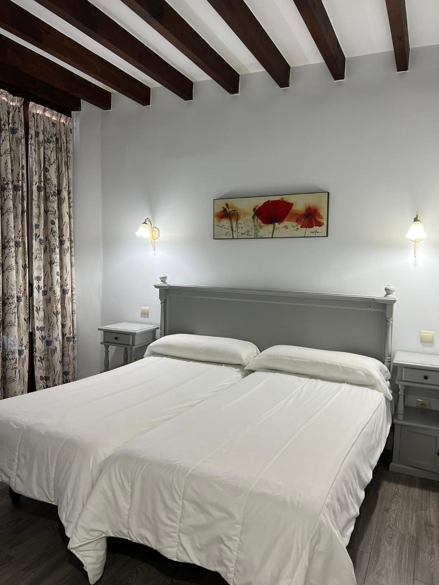 Hotel Villa Maria Revilla De Camargo Buitenkant foto